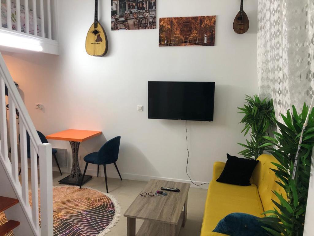Appartamento Studyo Cosy 400 Metre Sacre Ceour Parigi Esterno foto