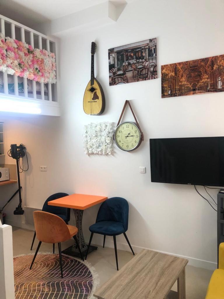 Appartamento Studyo Cosy 400 Metre Sacre Ceour Parigi Esterno foto